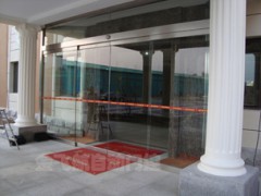 上海南汇区宣桥感应门维修 室外地理式开门机更换安装图1
