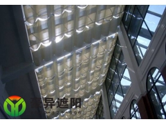 商场玻璃顶天棚帘_采光顶电动遮阳帘_玻璃顶电动遮阳帘_豪异供图1