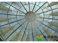 酒店中庭电动天棚帘_玻璃外天棚帘_上海玻璃顶电动遮阳帘棚_豪异供图1