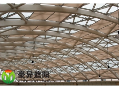 电动天幕帘定做_电动外遮阳窗帘定制_商务楼采光顶电动遮阳帘_豪异供图1